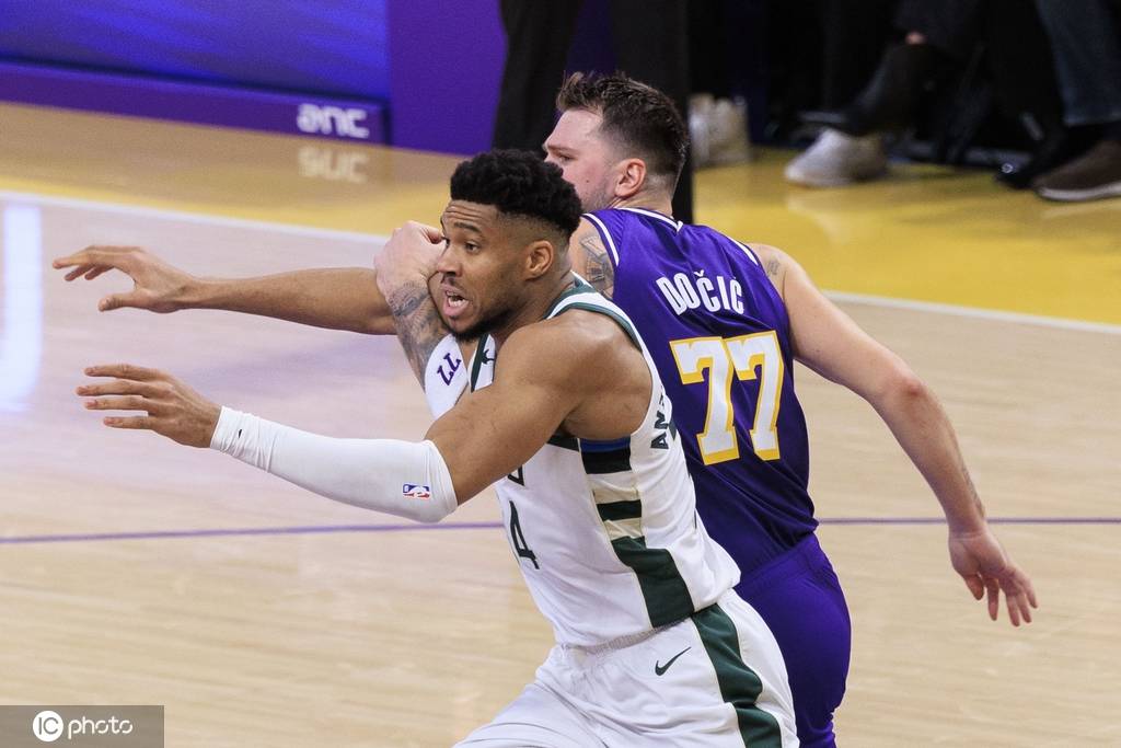 湖人拉锯战不败定律被破 “东詹”关键回合四次犯错